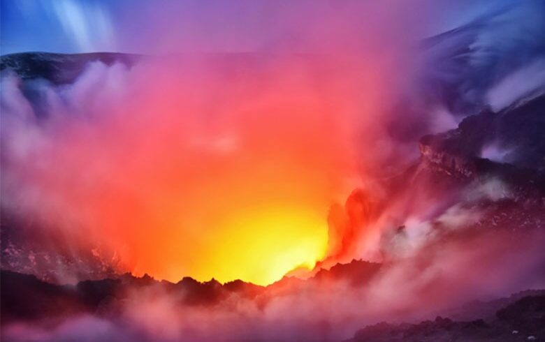 Etna, riprende l’attività esplosiva al cratere di sud-est: blande emissioni di cenere