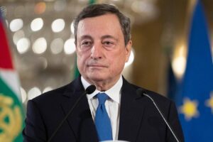 Caro bollette, Draghi annuncia decreto sino a 7 mld per calmierare i prezzi. In molti Comuni stasera monumenti spenti