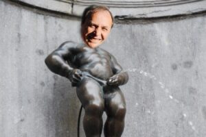 Paternò: Naso l’ha fatta fuori dal vaso. Sulla fontana di Piazza della Regione il sindaco provi ad ascoltare le proposte dei cittadini