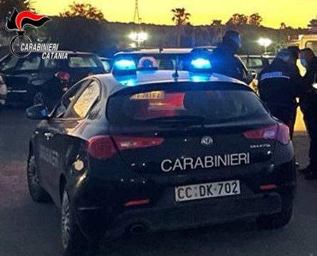 Gravina di Catania, il ladro di merendine è un 44enne: nell’auto dell’uomo barrette di cioccolato, biscotti e chewing gum