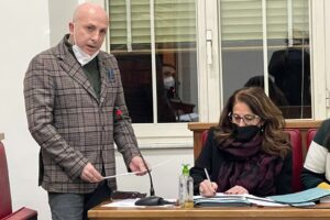 Bronte, in Consiglio si insedia Ernesto Di Francesco: prende il posto di Maria De Luca nominata assessore