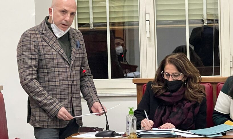 Bronte, in Consiglio si insedia Ernesto Di Francesco: prende il posto di Maria De Luca nominata assessore