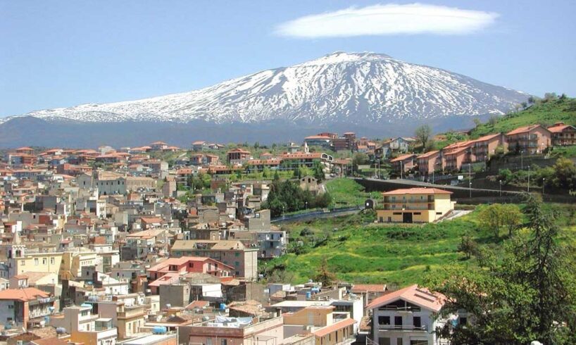 Bronte, 6 mln del Pnrr per rigenerare area alla periferia ovest: previsti piscina, campo di padel e colonnine di ricarica