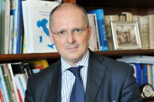 Covid, Ricciardi: “Non bisogna rilassarsi, il virus circola ed è temibile. Ci sono ancora 5 milioni di non vaccinati”