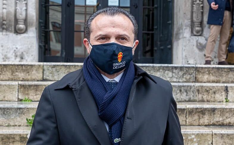 De Luca è ormai ex sindaco di Messina e designa il successore: ora corre per la Regione