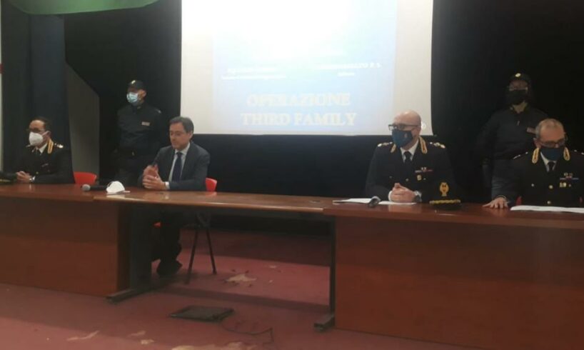 Adrano, l’avanzata del clan Mazzei dopo il vuoto di potere: anche una famiglia di ‘caminanti’ nel traffico di droga. Tutti i nomi degli arrestati