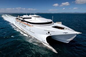 Pozzallo, automobilista catanese nasconde 500 mila euro nella ruota di scorta e in un trolley: era appena sbarcato da Malta