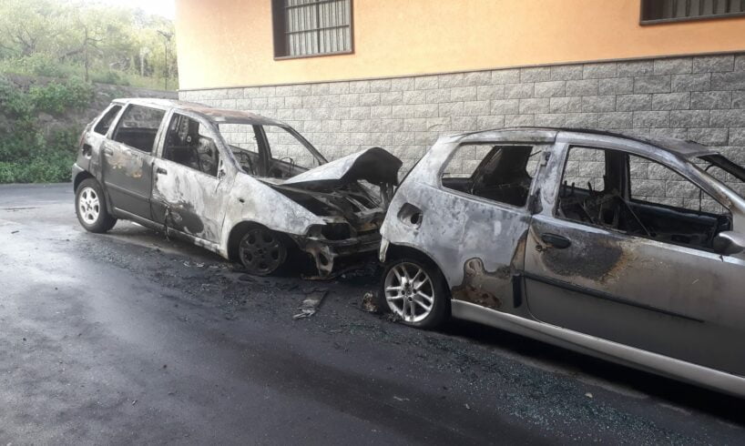 Paternò, auto in fiamme in via San Marco: i residenti svegliati dall’esplosione degli pneumatici