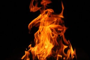 Vizzini, 30enne tunisino tenta di darsi fuoco davanti al sindaco: vuole una casa