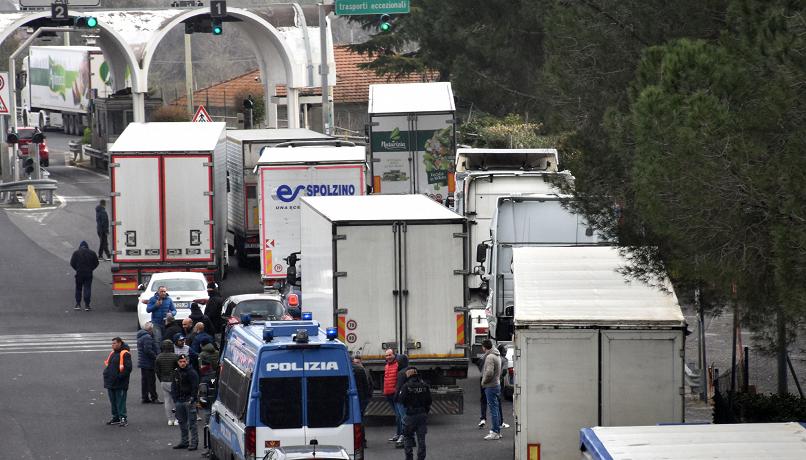 Sciopero Tir, sospesi (per ora) i blocchi stradali: tavolo tecnico al PalaRegione di Catania