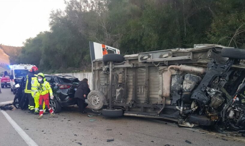 Tragedia stradale allo svincolo 626 per Butera: 2 morti dopo scontro tra ambulanza e auto