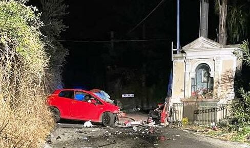 Riposto, 43enne di Acireale muore in un incidente stradale: contro un muretto l’auto che guidava