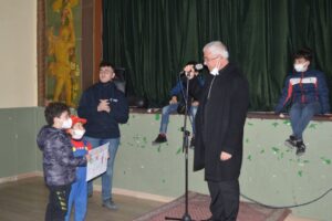 Biancavilla, l’Arcivescovo Renna visita l’Oratorio “don Pino Puglisi”: i bambini l’accolgono con un “la vogliamo bene” (VIDEO)
