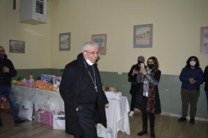 Biancavilla, l’Arcivescovo Renna visita l’Oratorio “don Pino Puglisi”: i bambini l’accolgono con un “la vogliamo bene” (VIDEO)