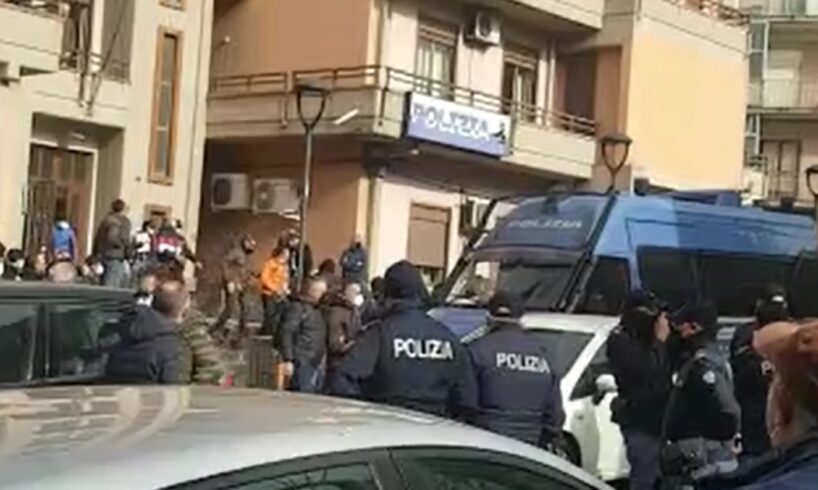 Adrano, operazione antimafia Third Family: sfilano gli arrestati (VIDEO)
