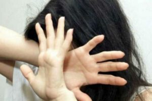 Adrano, arresto convalidato per l’uomo violento: picchiò e tentò di strangolare la compagna