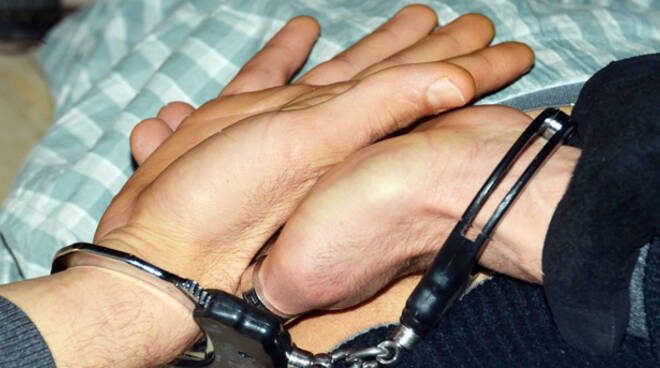 Adrano, Polizia gli notifica arresto e viene colto da malore: 72enne ricoverato nell’ospedale di Biancavilla
