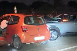 Paternò, scontro tra due auto in via Mongibello: i conducenti feriti ma non in maniera grave