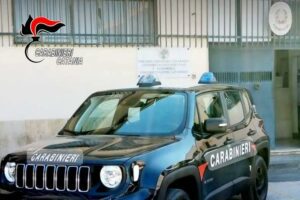 Paternó, 39enne aggredisce con il coltello la compagna e i parenti: arrestato
