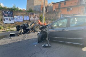 Paternò, scontro tra Mercedes e trattore gommato in via Mediterraneo: feriti in maniera non grave i conducenti