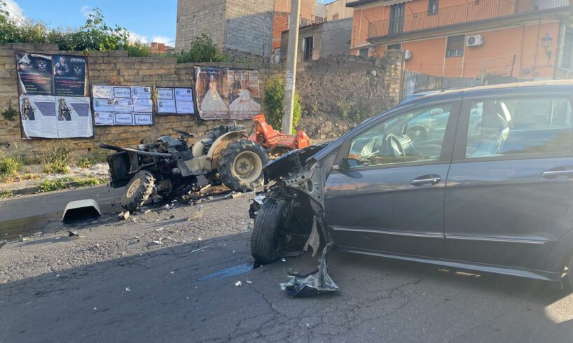 Paternò, scontro tra Mercedes e trattore gommato in via Mediterraneo: feriti in maniera non grave i conducenti