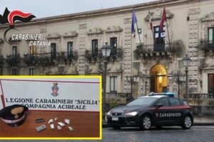 Acireale, beccato per strada mentre va a consegnare la droga: 23enne arrestato