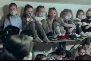 Ucraina, da famiglia italiane richieste di adozione e affido di bambini: in rete anche fake news