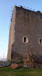 Paternò, il Castello Normanno illuminato: i distinguo di Archeoclub e SiciliAntica