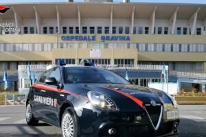 Caltagirone, ambulanza abusiva davanti all’ospedale per il trasporto dei malati: denunciato un 47enne