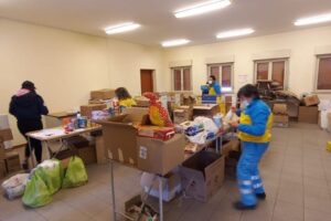 Belpasso si mobilita per l’accoglienza dei profughi ucraini. In partenza un tir con cibo e farmaci