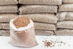 Truffatore catanese finge di vendere sacchi di pellet su Facebook: denunciato
