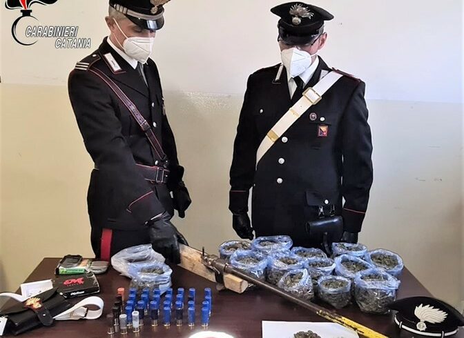 Castel di Iudica, armi e droga nascosti in un ovile e dentro un’auto: arrestato 34enne
