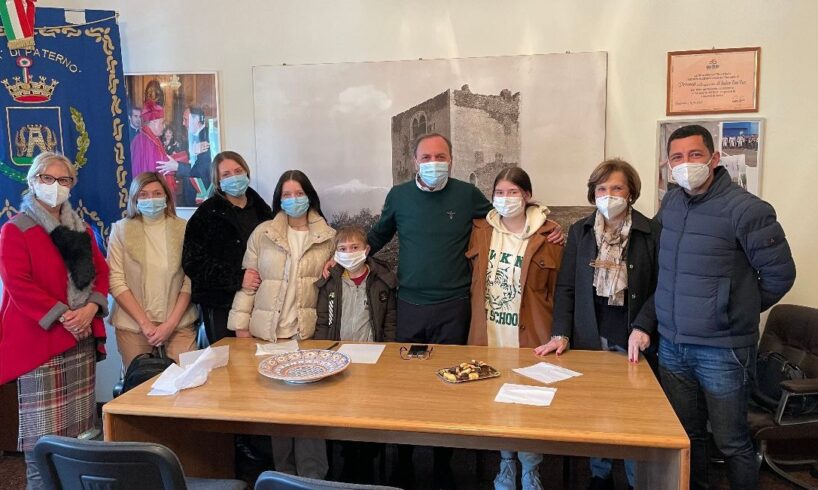 Paternò, Naso accoglie due famiglie dell’Ucraina: tre minori studieranno nelle scuole cittadine
