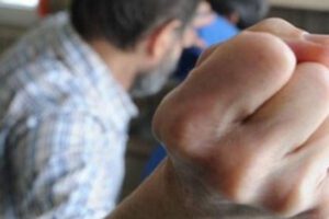 Caltagirone, minacce e percosse ai genitori per avere i soldi della droga: 30enne arrestato
