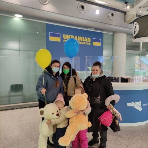 Ucraina, nell’aeroporto di Catania accoglienza sanitaria per chi fugge dalla guerra: tamponi e profilassi anticovid da rispettare