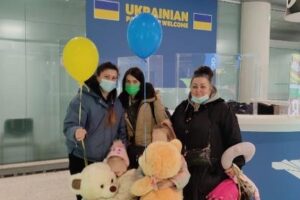 Ucraina, nell’aeroporto di Catania accoglienza sanitaria per chi fugge dalla guerra: tamponi e profilassi anticovid da rispettare