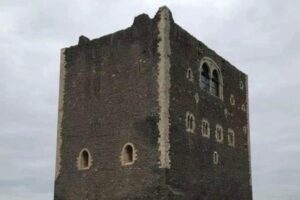Paternò, Naso toglie i corpi illuminanti attorno al Castello Normanno. Esultano gli avversari politici: “Lo abbiamo fermato”