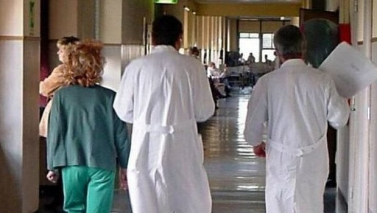 Catania, concorsi truccati e corruzione: Procura sospende 2 dirigenti medici e imprenditore