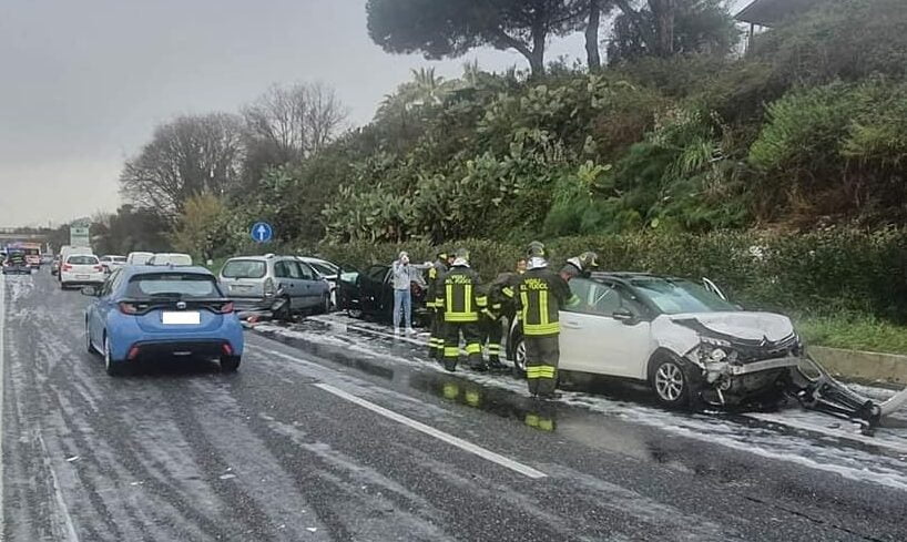 A18 San Gregorio-Acireale, maxi tamponamento tra auto dopo grandinata: una decina i feriti