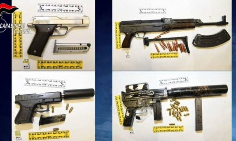 Catania, sequestrato l’arsenale del gruppo mafioso Nizza: ci sono anche 2 kalashnikov