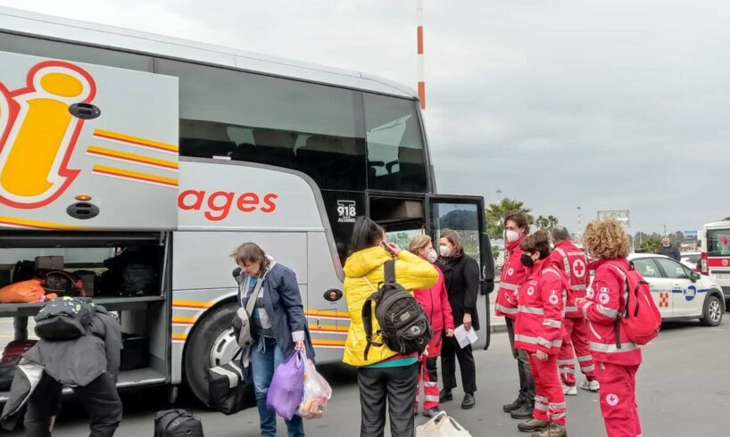 Catania, arrivati 10 nuclei familiari dall’Ucraina: 24 persone tra tutori e minori