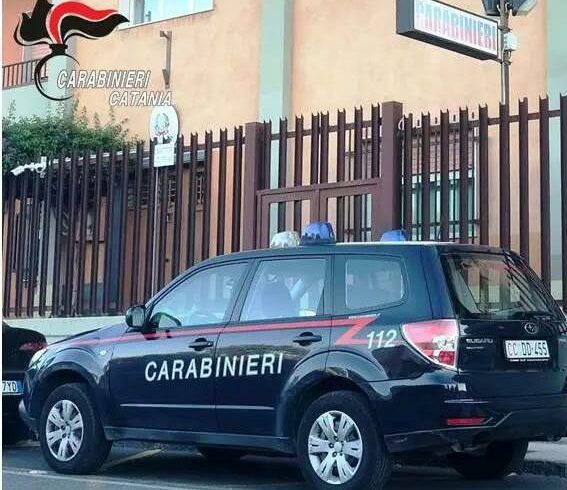 Biancavilla, marito 71enne violento dopo lieve forma di demenza senile: ai domiciliari denunciato dalla compagna