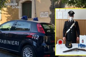 Aci S. Antonio, lancia lupara dal balcone all’arrivo dei Carabinieri: 42enne arrestato in flagranza