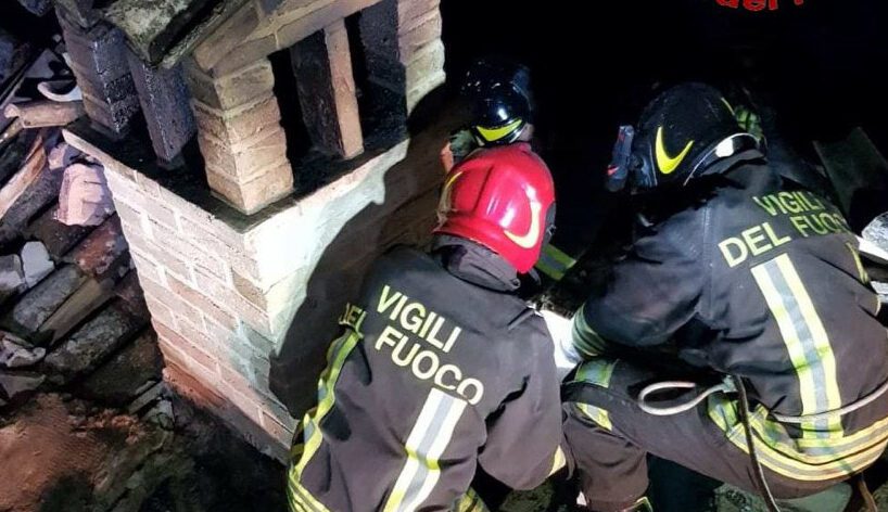 Paternó, canna fumaria s’incendia in abitazione di via Circumvallazione: paura ma nessun ferito