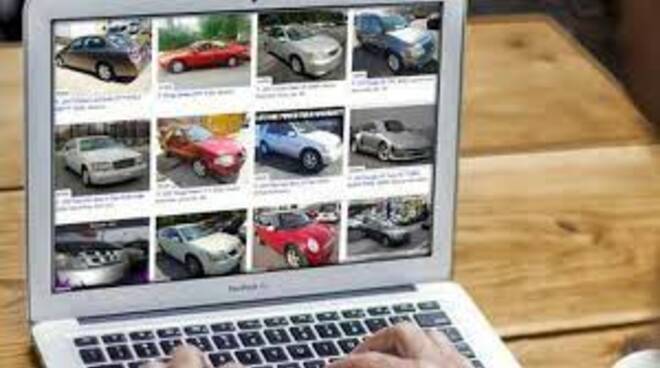 Truffe, due catanesi vendono auto fantasma su Internet: acquirente di Reggio Emilia denuncia il raggiro