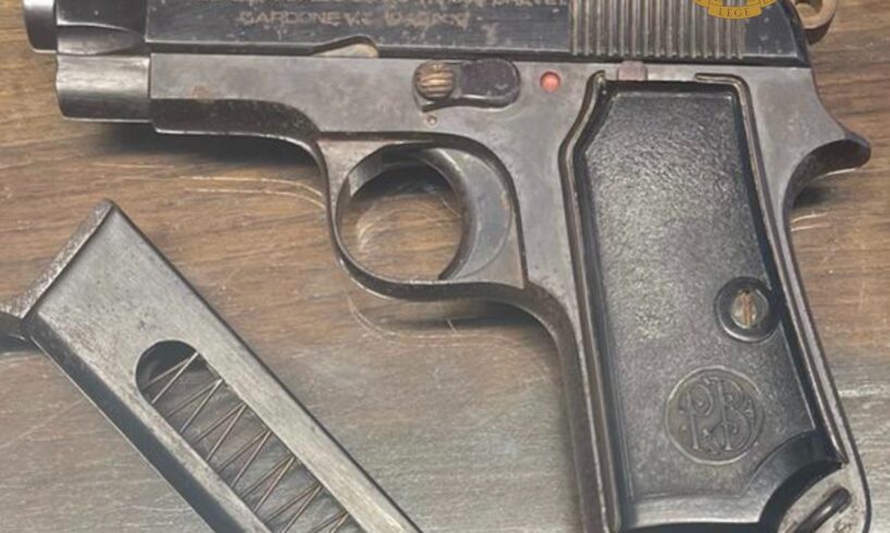 Catania, donna trova in casa un ordigno bellico e una vecchia pistola: erano del suocero, ufficiale dell’esercito