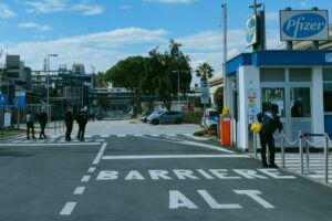 Vertenza Pfizer, a Catania si tratta per scongiurare 130 licenziamenti: ipotesi esodo, prepensionamenti e ricollocazione