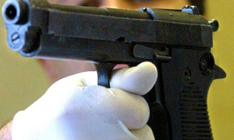 Catania, rapinano una tabaccheria con la pistola giocattolo: arrestati un uomo e una donna