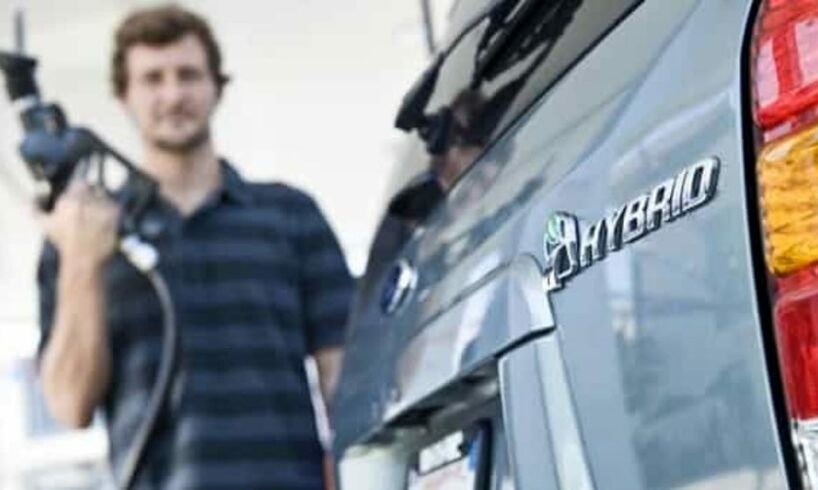 Auto, in Italia nel 2021 raddoppia il parco auto di ibride ed elettriche (+93%): nell’Isola sono appena l’1,1%