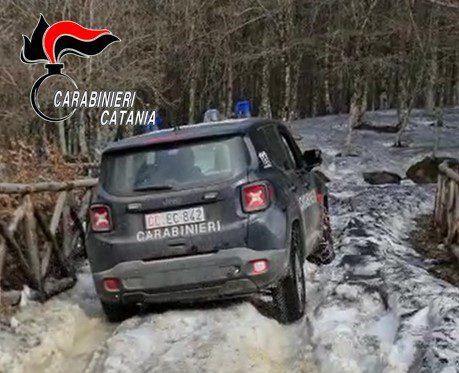 Cesarò, soccorse due giovani turiste tedesche: bloccate dentro il camper da neve e ghiaccio